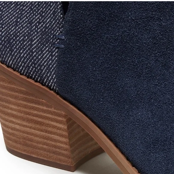 TOM’s | Like NEW Everly Navy Suede Ankle Boots Size 9.5 - Picture 2 of 8